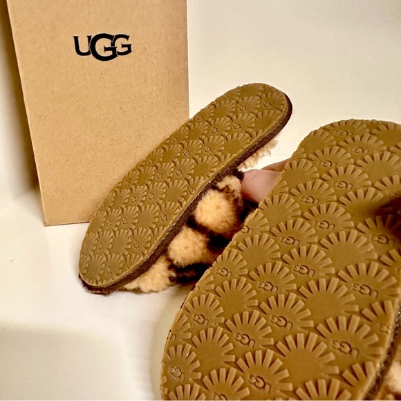 UGG Tiger Slippers With Box - Picture 4 of 5